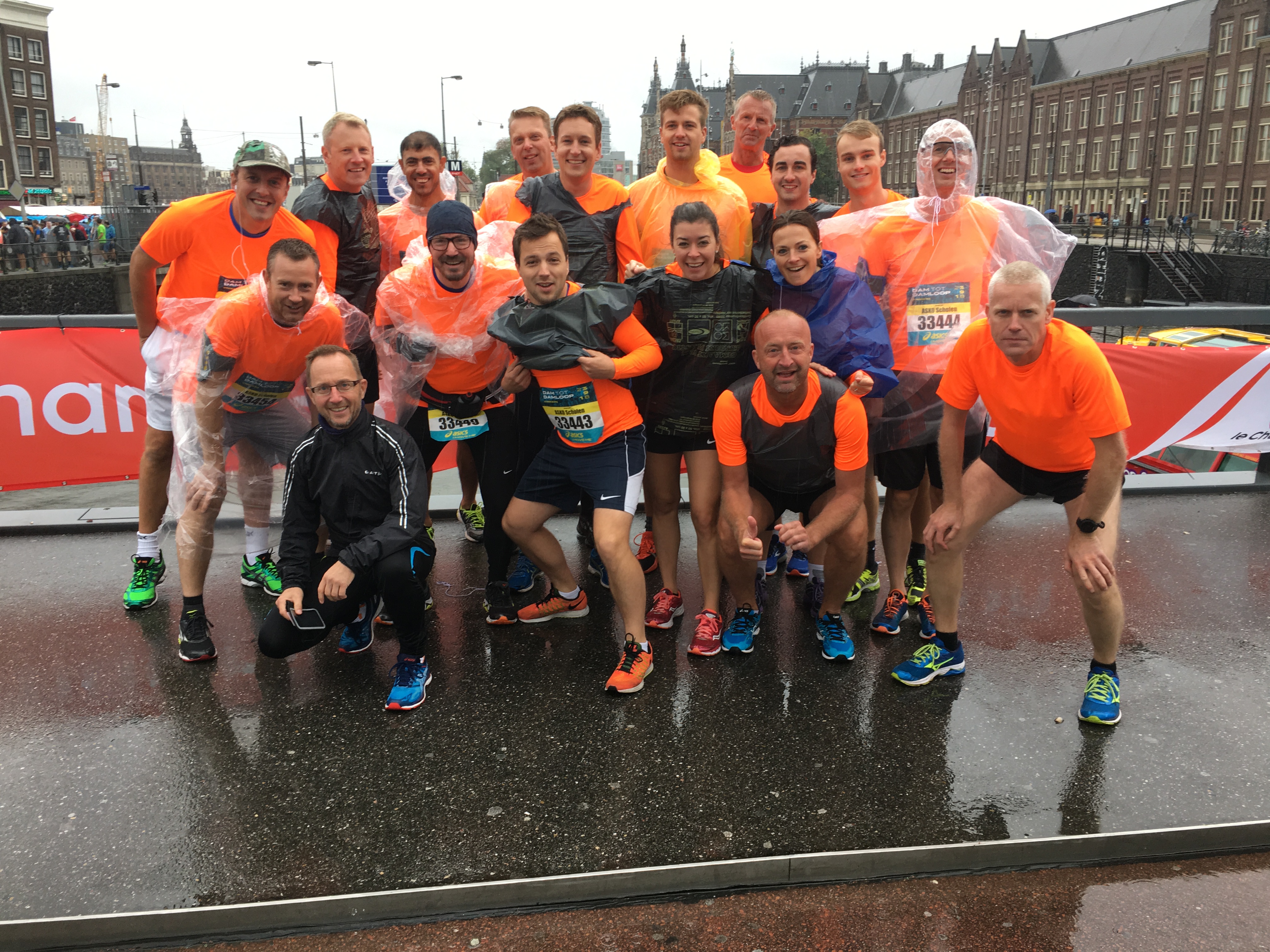 ASKO medewerkers lopen Dam tot Damloop